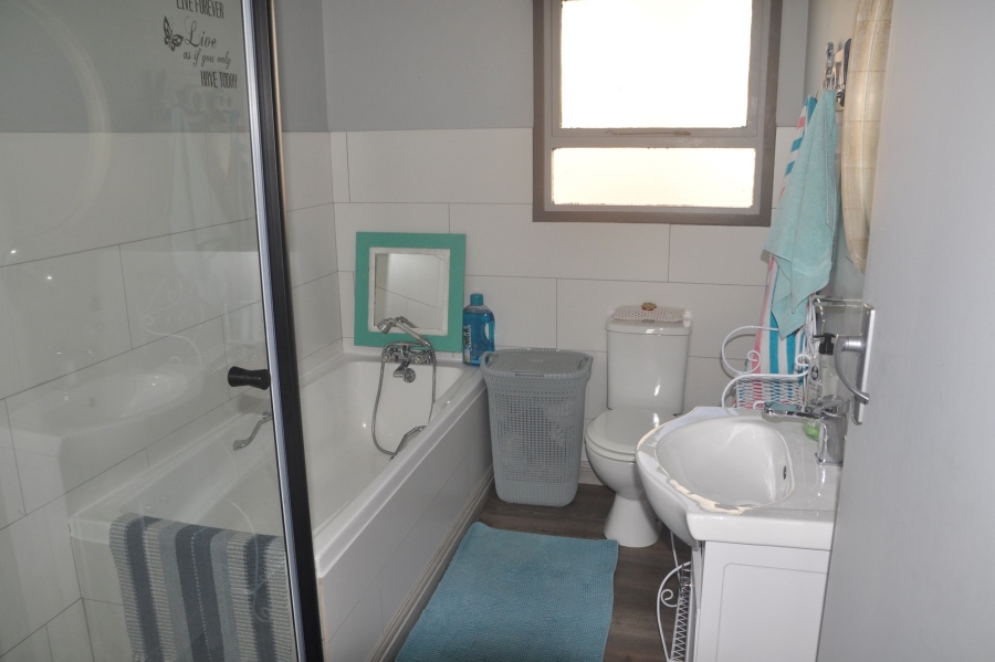 5 Bedroom Property for Sale in Fraaiuitsig Western Cape